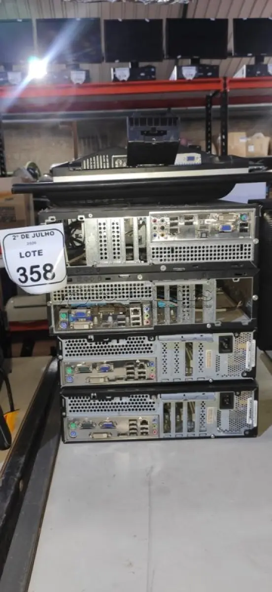 LOTE 358 - 04 CPUS E 02 MONITORES PARA RETIRADA DE PEÇAS. (NO ESTADO) ATENÇÃO! FAZER A VISITAÇÃO ANTES DE ARREMATAR, NÃO SABEMOS SE FUNCIONA, LEILÃO NÃO TEM GARANTIA E NEM DEVOLUÇÃO, SUJEITO A POSSÍVEIS AVARIAS VISÍVEIS/OCULTAS E/OU AUSÊNCIA DE COMPONENTES.