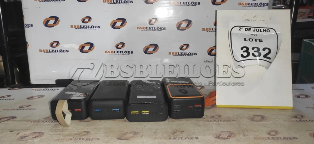 LOTE 332 - 04 POWER BANK DE MARCAS DIVERSAS. (NO ESTADO) ATENÇÃO! FAZER A VISITAÇÃO ANTES DE ARREMATAR, NÃO SABEMOS SE FUNCIONA, LEILÃO NÃO TEM GARANTIA E NEM DEVOLUÇÃO, SUJEITO A POSSÍVEIS AVARIAS VISÍVEIS/OCULTAS E/OU AUSÊNCIA DE COMPONENTES.