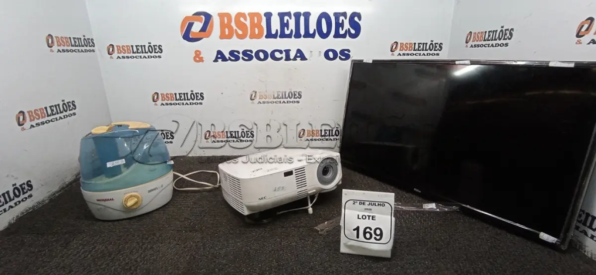 LOTE 169 - 01 TV 27’’ MARCA PHILCO, 01 PROJETOR E 01 UMIDIFICADOR. (NO ESTADO) ATENÇÃO! FAZER A VISITAÇÃO ANTES DE ARREMATAR, NÃO SABEMOS SE FUNCIONA, LEILÃO NÃO TEM GARANTIA E NEM DEVOLUÇÃO, SUJEITO A POSSÍVEIS AVARIAS VISÍVEIS/OCULTAS E/OU AUSÊNCIA DE COMPONENTES.