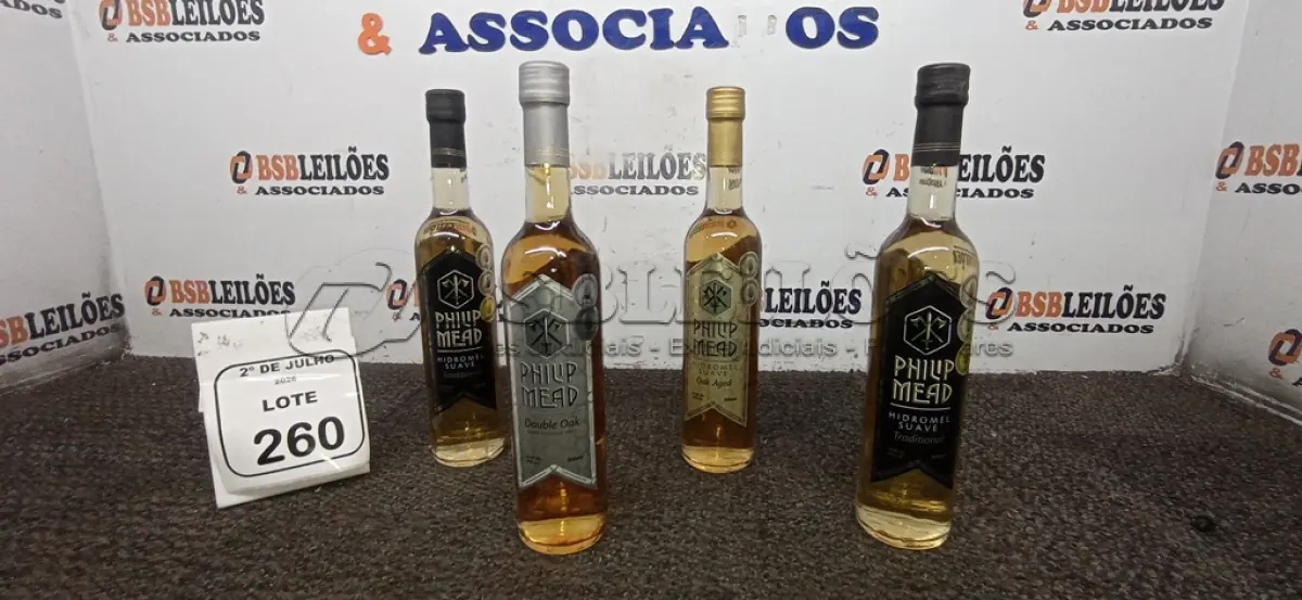 LOTE 260 - 04 GARRAFAS DE HIDROMEL DE 500ML DE SABORES DIVERSOS MARCA PHILIP MEAD. (NO ESTADO) ATENÇÃO! FAZER A VISITAÇÃO ANTES DE ARREMATAR, NÃO SABEMOS SE FUNCIONA, LEILÃO NÃO TEM GARANTIA E NEM DEVOLUÇÃO, SUJEITO A POSSÍVEIS AVARIAS VISÍVEIS/OCULTAS E/OU AUSÊNCIA DE COMPONENTES.