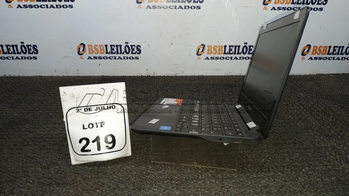 LOTE 219 - 01 CROMEBOOK LINHA CONNECT MEMÓRIA 4GB, 16GB E.MMC TELA DE 11.6’’ MARCA SAMSUNG SEM FONTE. (NO ESTADO) ATENÇÃO! FAZER A VISITAÇÃO ANTES DE ARREMATAR, NÃO SABEMOS SE FUNCIONA, LEILÃO NÃO TEM GARANTIA E NEM DEVOLUÇÃO, SUJEITO A POSSÍVEIS AVARIAS VISÍVEIS/OCULTAS E/OU AUSÊNCIA DE COMPONENTES.