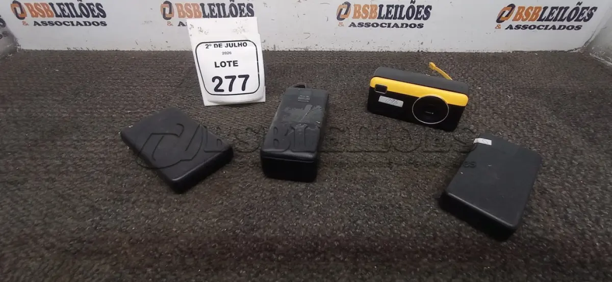 LOTE 277 - 04 POWER BANK DE MARCAS DIVERSAS. (NO ESTADO) ATENÇÃO! FAZER A VISITAÇÃO ANTES DE ARREMATAR, NÃO SABEMOS SE FUNCIONA, LEILÃO NÃO TEM GARANTIA E NEM DEVOLUÇÃO, SUJEITO A POSSÍVEIS AVARIAS VISÍVEIS/OCULTAS E/OU AUSÊNCIA DE COMPONENTES.
