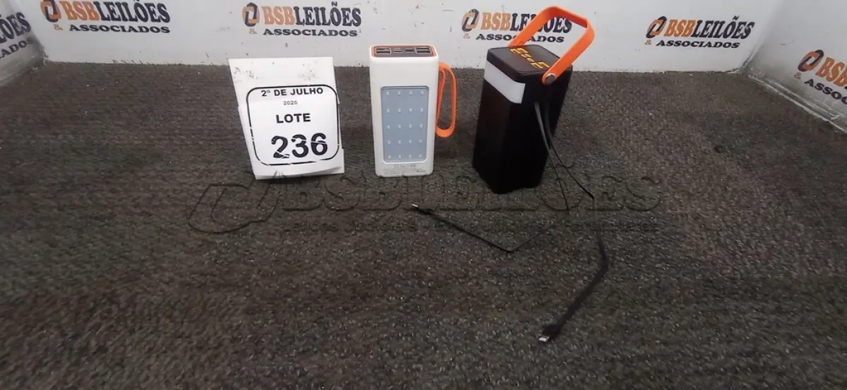 LOTE 236 - 02 POWER BANK DE MARCAS DIVERSAS. (NO ESTADO) ATENÇÃO! FAZER A VISITAÇÃO ANTES DE ARREMATAR, NÃO SABEMOS SE FUNCIONA, LEILÃO NÃO TEM GARANTIA E NEM DEVOLUÇÃO, SUJEITO A POSSÍVEIS AVARIAS VISÍVEIS/OCULTAS E/OU AUSÊNCIA DE COMPONENTES.