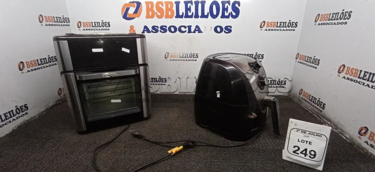 LOTE 249 - 01 AIR FRYER/FORNO 12L 220V MARCA MONDIAL E 01 AIR FRYER 220V MARCA MONDIAL. (NO ESTADO) ATENÇÃO! FAZER A VISITAÇÃO ANTES DE ARREMATAR, NÃO SABEMOS SE FUNCIONA, LEILÃO NÃO TEM GARANTIA E NEM DEVOLUÇÃO, SUJEITO A POSSÍVEIS AVARIAS VISÍVEIS/OCULTAS E/OU AUSÊNCIA DE COMPONENTES.