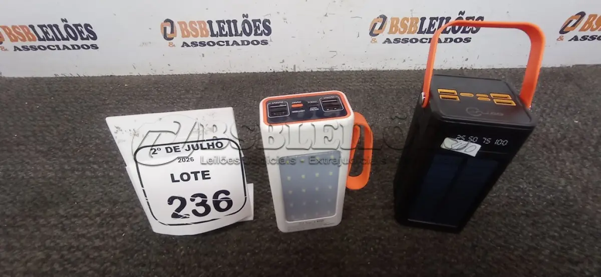 LOTE 236 - 02 POWER BANK DE MARCAS DIVERSAS. (NO ESTADO) ATENÇÃO! FAZER A VISITAÇÃO ANTES DE ARREMATAR, NÃO SABEMOS SE FUNCIONA, LEILÃO NÃO TEM GARANTIA E NEM DEVOLUÇÃO, SUJEITO A POSSÍVEIS AVARIAS VISÍVEIS/OCULTAS E/OU AUSÊNCIA DE COMPONENTES.