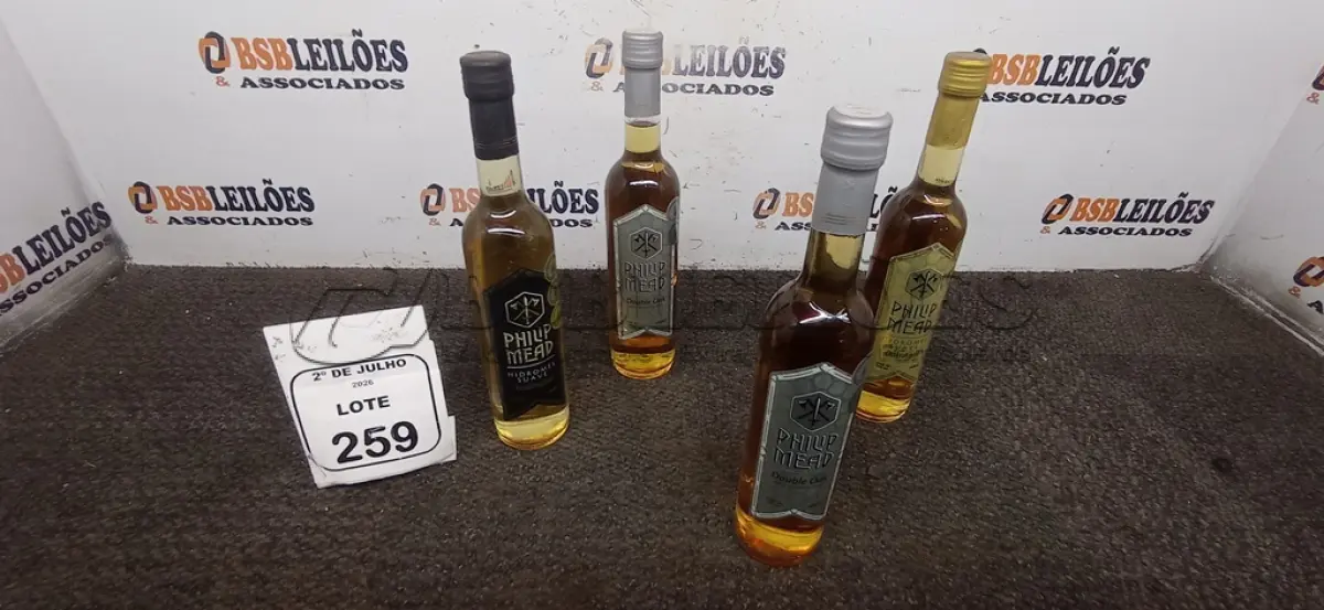 LOTE 259 - 04 GARRAFAS DE HIDROMEL DE 500ML DE SABORES DIVERSOS MARCA PHILIP MEAD. (NO ESTADO) ATENÇÃO! FAZER A VISITAÇÃO ANTES DE ARREMATAR, NÃO SABEMOS SE FUNCIONA, LEILÃO NÃO TEM GARANTIA E NEM DEVOLUÇÃO, SUJEITO A POSSÍVEIS AVARIAS VISÍVEIS/OCULTAS E/OU AUSÊNCIA DE COMPONENTES.