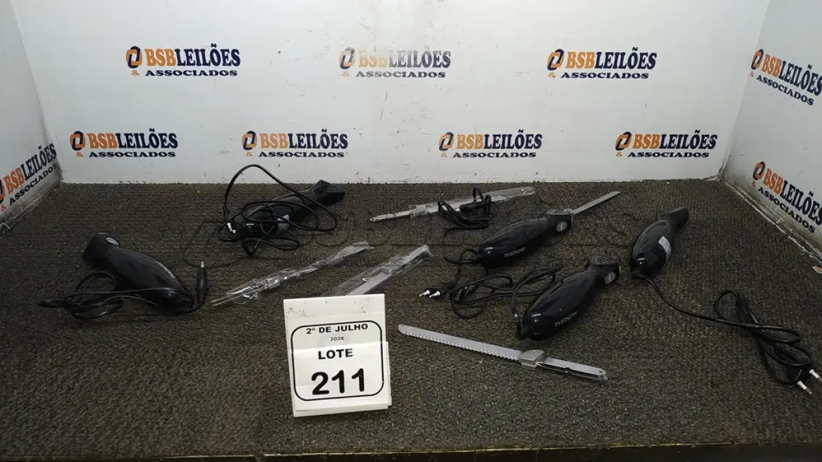 LOTE 211 - 04 FACAS ELÉTRICAS MARCA MONDIAL. (NO ESTADO) ATENÇÃO! FAZER A VISITAÇÃO ANTES DE ARREMATAR, NÃO SABEMOS SE FUNCIONA, LEILÃO NÃO TEM GARANTIA E NEM DEVOLUÇÃO, SUJEITO A POSSÍVEIS AVARIAS VISÍVEIS/OCULTAS E/OU AUSÊNCIA DE COMPONENTES.