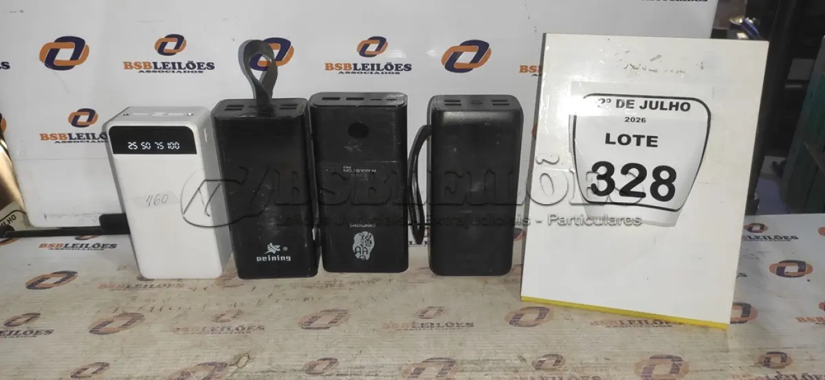 LOTE 328 - 04 POWER BANK DE MARCAS DIVERSAS. (NO ESTADO) ATENÇÃO! FAZER A VISITAÇÃO ANTES DE ARREMATAR, NÃO SABEMOS SE FUNCIONA, LEILÃO NÃO TEM GARANTIA E NEM DEVOLUÇÃO, SUJEITO A POSSÍVEIS AVARIAS VISÍVEIS/OCULTAS E/OU AUSÊNCIA DE COMPONENTES.
