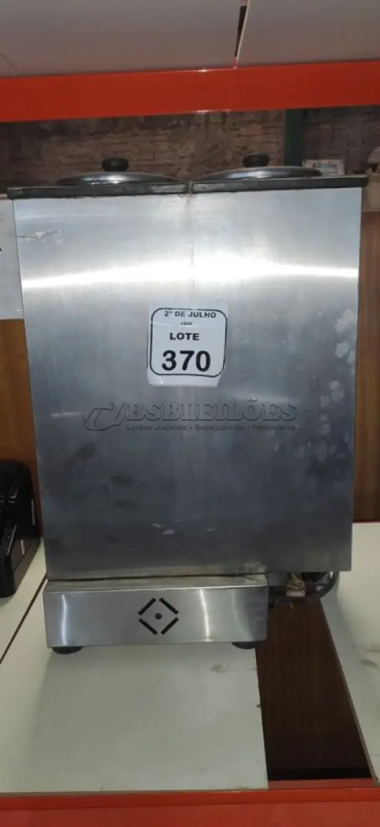LOTE 370 - 01 CAFETEIRA INDUSTRIAL. (NO ESTADO) ATENÇÃO! FAZER A VISITAÇÃO ANTES DE ARREMATAR, NÃO SABEMOS SE FUNCIONA, LEILÃO NÃO TEM GARANTIA E NEM DEVOLUÇÃO, SUJEITO A POSSÍVEIS AVARIAS VISÍVEIS/OCULTAS E/OU AUSÊNCIA DE COMPONENTES.