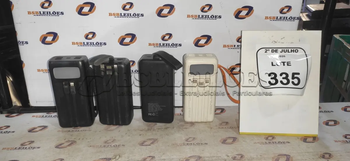 LOTE 335 - 04 POWER BANK DE MARCAS DIVERSAS. (NO ESTADO) ATENÇÃO! FAZER A VISITAÇÃO ANTES DE ARREMATAR, NÃO SABEMOS SE FUNCIONA, LEILÃO NÃO TEM GARANTIA E NEM DEVOLUÇÃO, SUJEITO A POSSÍVEIS AVARIAS VISÍVEIS/OCULTAS E/OU AUSÊNCIA DE COMPONENTES.