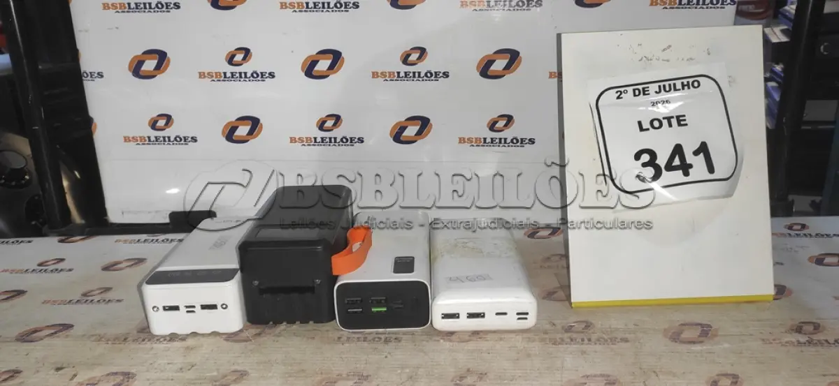 LOTE 341 - 04 POWER BANK DE MARCAS DIVERSAS. (NO ESTADO) ATENÇÃO! FAZER A VISITAÇÃO ANTES DE ARREMATAR, NÃO SABEMOS SE FUNCIONA, LEILÃO NÃO TEM GARANTIA E NEM DEVOLUÇÃO, SUJEITO A POSSÍVEIS AVARIAS VISÍVEIS/OCULTAS E/OU AUSÊNCIA DE COMPONENTES.
