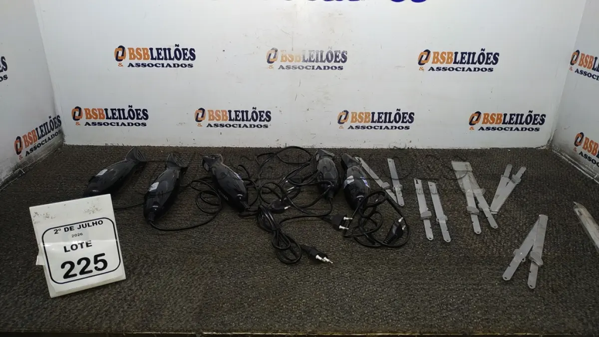 LOTE 225 - 04 FACAS ELÉTRICAS MARCA MONDIAL. (NO ESTADO) ATENÇÃO! FAZER A VISITAÇÃO ANTES DE ARREMATAR, NÃO SABEMOS SE FUNCIONA, LEILÃO NÃO TEM GARANTIA E NEM DEVOLUÇÃO, SUJEITO A POSSÍVEIS AVARIAS VISÍVEIS/OCULTAS E/OU AUSÊNCIA DE COMPONENTES.