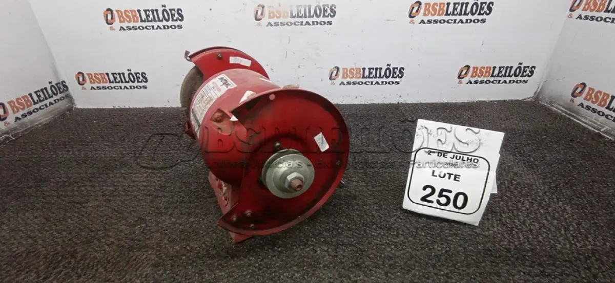LOTE 250 - 01 MOTO ESMERIL MODELO MMI-50 MARCA MOTOMIL. (NO ESTADO) ATENÇÃO! FAZER A VISITAÇÃO ANTES DE ARREMATAR, NÃO SABEMOS SE FUNCIONA, LEILÃO NÃO TEM GARANTIA E NEM DEVOLUÇÃO, SUJEITO A POSSÍVEIS AVARIAS VISÍVEIS/OCULTAS E/OU AUSÊNCIA DE COMPONENTES.
