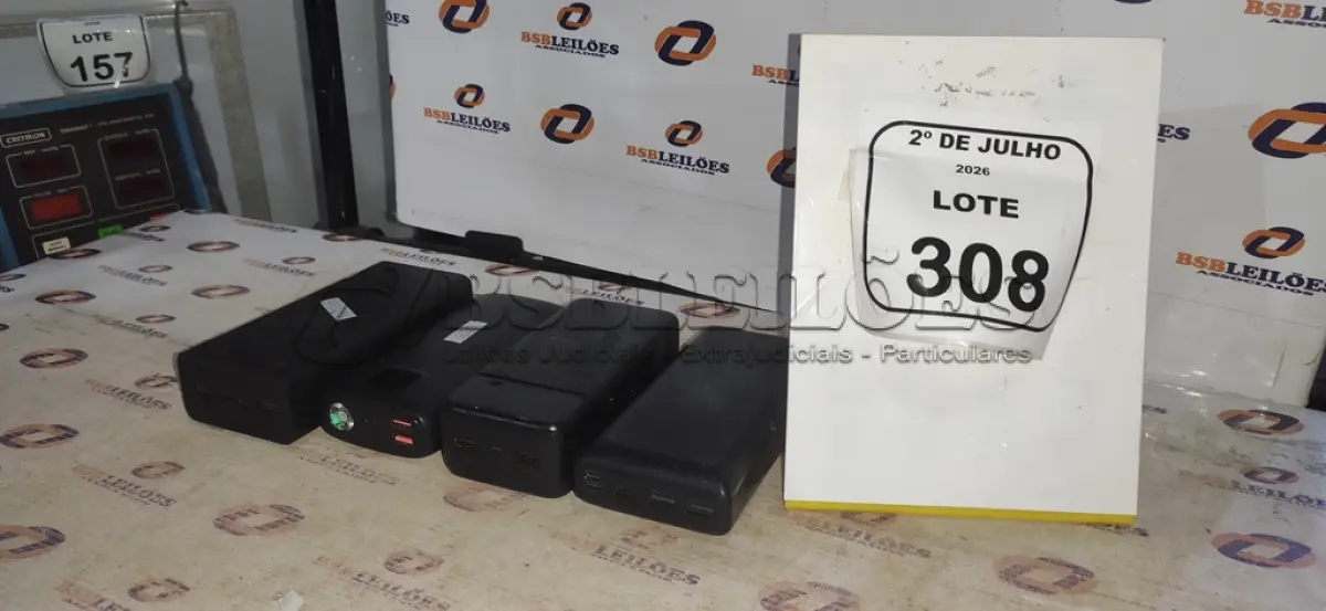 LOTE 308 - 04 POWER BANK DE MARCAS DIVERSAS. (NO ESTADO) ATENÇÃO! FAZER A VISITAÇÃO ANTES DE ARREMATAR, NÃO SABEMOS SE FUNCIONA, LEILÃO NÃO TEM GARANTIA E NEM DEVOLUÇÃO, SUJEITO A POSSÍVEIS AVARIAS VISÍVEIS/OCULTAS E/OU AUSÊNCIA DE COMPONENTES.