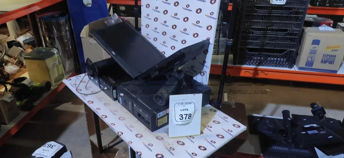 LOTE 378 - 02 CPUS E 01 MONITOR. (NO ESTADO) ATENÇÃO! FAZER A VISITAÇÃO ANTES DE ARREMATAR, NÃO SABEMOS SE FUNCIONA, LEILÃO NÃO TEM GARANTIA E NEM DEVOLUÇÃO, SUJEITO A POSSÍVEIS AVARIAS VISÍVEIS/OCULTAS E/OU AUSÊNCIA DE COMPONENTES.