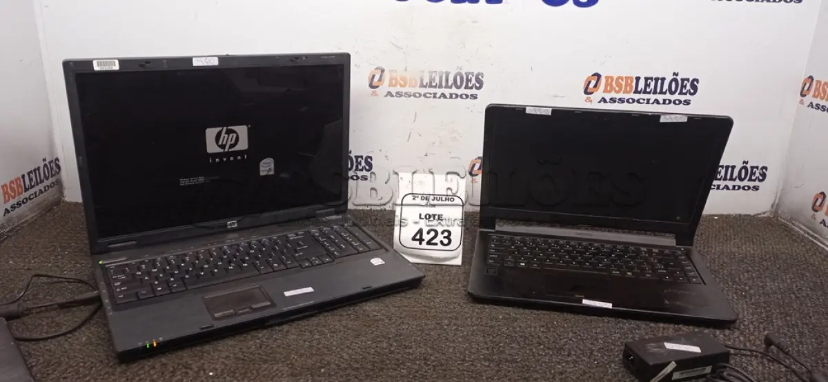 LOTE 423 - 02 MONITORES COM FONTES MARCAS HP E POSITIVO. (NO ESTADO) ATENÇÃO! FAZER A VISITAÇÃO ANTES DE ARREMATAR, NÃO SABEMOS SE FUNCIONA, LEILÃO NÃO TEM GARANTIA E NEM DEVOLUÇÃO, SUJEITO A POSSÍVEIS AVARIAS VISÍVEIS/OCULTAS E/OU AUSÊNCIA DE COMPONENTES.