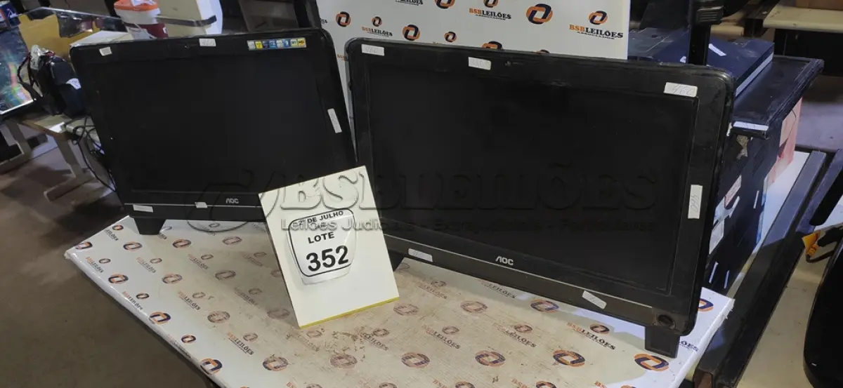 LOTE 352 - 02 ALL IN ONE MARCA AOC. (NO ESTADO) ATENÇÃO! FAZER A VISITAÇÃO ANTES DE ARREMATAR, NÃO SABEMOS SE FUNCIONA, LEILÃO NÃO TEM GARANTIA E NEM DEVOLUÇÃO, SUJEITO A POSSÍVEIS AVARIAS VISÍVEIS/OCULTAS E/OU AUSÊNCIA DE COMPONENTES.