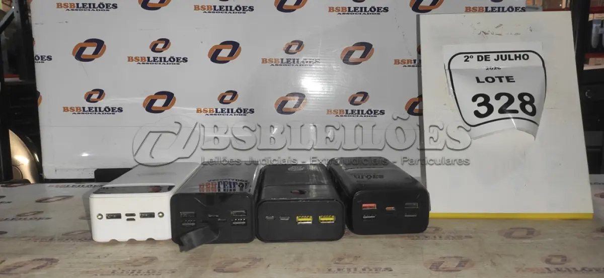 LOTE 328 - 04 POWER BANK DE MARCAS DIVERSAS. (NO ESTADO) ATENÇÃO! FAZER A VISITAÇÃO ANTES DE ARREMATAR, NÃO SABEMOS SE FUNCIONA, LEILÃO NÃO TEM GARANTIA E NEM DEVOLUÇÃO, SUJEITO A POSSÍVEIS AVARIAS VISÍVEIS/OCULTAS E/OU AUSÊNCIA DE COMPONENTES.