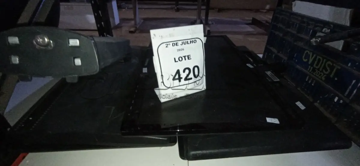 LOTE 420 - 05 MONITORES DE MARCAS E MODELOS DIVERSOS. (NO ESTADO) ATENÇÃO! FAZER A VISITAÇÃO ANTES DE ARREMATAR, NÃO SABEMOS SE FUNCIONA, LEILÃO NÃO TEM GARANTIA E NEM DEVOLUÇÃO, SUJEITO A POSSÍVEIS AVARIAS VISÍVEIS/OCULTAS E/OU AUSÊNCIA DE COMPONENTES.