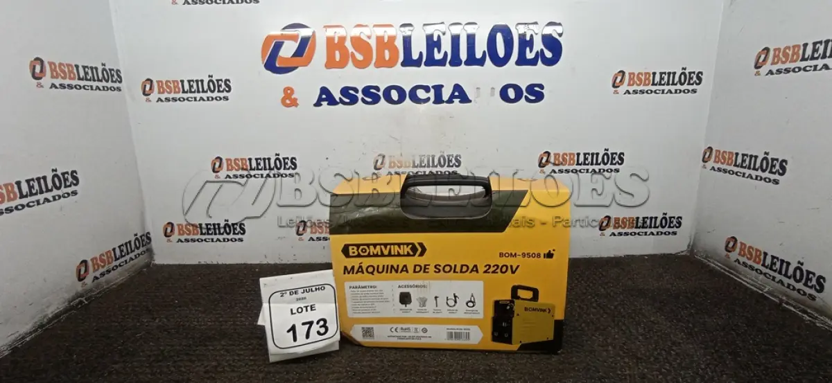 LOTE 173 - 01 MÁQUINA DE SOLDA 220V COM ACESSÓRIOS. (NO ESTADO) ATENÇÃO! FAZER A VISITAÇÃO ANTES DE ARREMATAR, NÃO SABEMOS SE FUNCIONA, LEILÃO NÃO TEM GARANTIA E NEM DEVOLUÇÃO, SUJEITO A POSSÍVEIS AVARIAS VISÍVEIS/OCULTAS E/OU AUSÊNCIA DE COMPONENTES.