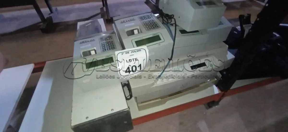 LOTE 401 - 01 IMPRESSORA MODELO XC865 MARCA XEROX, 01 DETECTOR DE METAIS MARCA MAGNETEC E 05 RELÓGIOS DE PONTO MARCA DIMEP. (NO ESTADO) ATENÇÃO! FAZER A VISITAÇÃO ANTES DE ARREMATAR, NÃO SABEMOS SE FUNCIONA, LEILÃO NÃO TEM GARANTIA E NEM DEVOLUÇÃO, SUJEITO A POSSÍVEIS AVARIAS VISÍVEIS/OCULTAS E/OU AUSÊNCIA DE COMPONENTES.