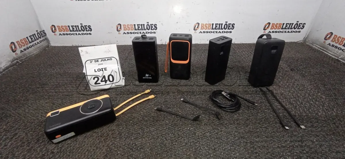 LOTE 240 - 03 POWER BANK DE MARCAS DIVERSAS. (NO ESTADO) ATENÇÃO! FAZER A VISITAÇÃO ANTES DE ARREMATAR, NÃO SABEMOS SE FUNCIONA, LEILÃO NÃO TEM GARANTIA E NEM DEVOLUÇÃO, SUJEITO A POSSÍVEIS AVARIAS VISÍVEIS/OCULTAS E/OU AUSÊNCIA DE COMPONENTES.
