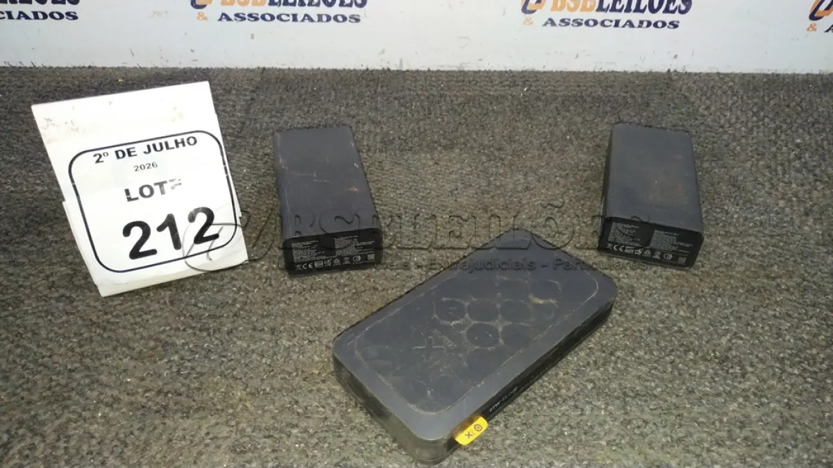 LOTE 212 - 03 POWER BANK DE MARCAS DIVERSAS. (NO ESTADO) ATENÇÃO! FAZER A VISITAÇÃO ANTES DE ARREMATAR, NÃO SABEMOS SE FUNCIONA, LEILÃO NÃO TEM GARANTIA E NEM DEVOLUÇÃO, SUJEITO A POSSÍVEIS AVARIAS VISÍVEIS/OCULTAS E/OU AUSÊNCIA DE COMPONENTES.