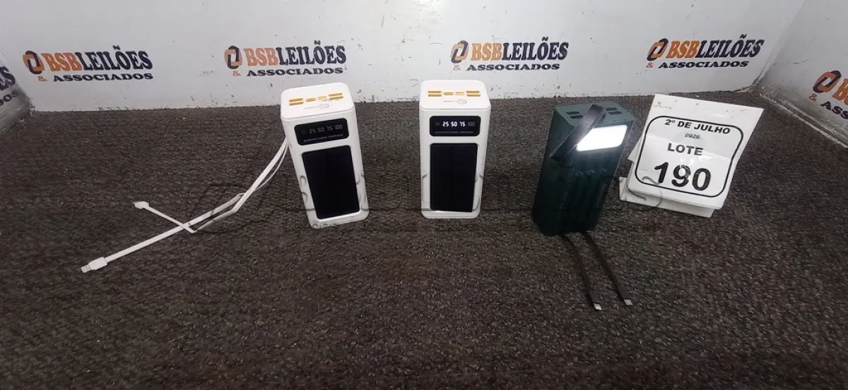 LOTE 190 - 03 POWER BANK DE MARCAS DIVERSAS. (NO ESTADO) ATENÇÃO! FAZER A VISITAÇÃO ANTES DE ARREMATAR, NÃO SABEMOS SE FUNCIONA, LEILÃO NÃO TEM GARANTIA E NEM DEVOLUÇÃO, SUJEITO A POSSÍVEIS AVARIAS VISÍVEIS/OCULTAS E/OU AUSÊNCIA DE COMPONENTES.