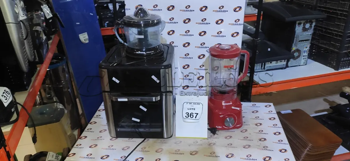 LOTE 367 - 01 AIR FRYER/FORNO 12L 220V MARCA MONDIAL 01 ESPREMEDOR DE FRUTAS E 01 LIQUIDIFICADOR MARCA MONDIAL. (NO ESTADO) ATENÇÃO! FAZER A VISITAÇÃO ANTES DE ARREMATAR, NÃO SABEMOS SE FUNCIONA, LEILÃO NÃO TEM GARANTIA E NEM DEVOLUÇÃO, SUJEITO A POSSÍVEIS AVARIAS VISÍVEIS/OCULTAS E/OU AUSÊNCIA DE COMPONENTES.