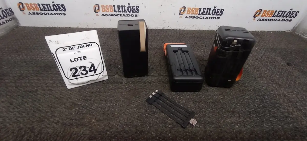 LOTE 234 - 03 POWER BANK DE MARCAS DIVERSAS. (NO ESTADO) ATENÇÃO! FAZER A VISITAÇÃO ANTES DE ARREMATAR, NÃO SABEMOS SE FUNCIONA, LEILÃO NÃO TEM GARANTIA E NEM DEVOLUÇÃO, SUJEITO A POSSÍVEIS AVARIAS VISÍVEIS/OCULTAS E/OU AUSÊNCIA DE COMPONENTES.