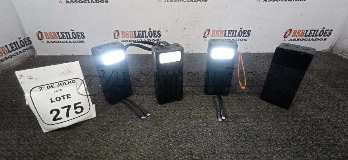 LOTE 275 - 04 POWER BANK DE MARCAS DIVERSAS. (NO ESTADO) ATENÇÃO! FAZER A VISITAÇÃO ANTES DE ARREMATAR, NÃO SABEMOS SE FUNCIONA, LEILÃO NÃO TEM GARANTIA E NEM DEVOLUÇÃO, SUJEITO A POSSÍVEIS AVARIAS VISÍVEIS/OCULTAS E/OU AUSÊNCIA DE COMPONENTES.