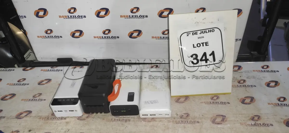 LOTE 341 - 04 POWER BANK DE MARCAS DIVERSAS. (NO ESTADO) ATENÇÃO! FAZER A VISITAÇÃO ANTES DE ARREMATAR, NÃO SABEMOS SE FUNCIONA, LEILÃO NÃO TEM GARANTIA E NEM DEVOLUÇÃO, SUJEITO A POSSÍVEIS AVARIAS VISÍVEIS/OCULTAS E/OU AUSÊNCIA DE COMPONENTES.