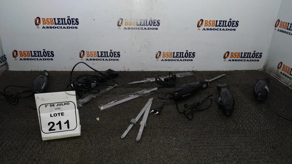 LOTE 211 - 04 FACAS ELÉTRICAS MARCA MONDIAL. (NO ESTADO) ATENÇÃO! FAZER A VISITAÇÃO ANTES DE ARREMATAR, NÃO SABEMOS SE FUNCIONA, LEILÃO NÃO TEM GARANTIA E NEM DEVOLUÇÃO, SUJEITO A POSSÍVEIS AVARIAS VISÍVEIS/OCULTAS E/OU AUSÊNCIA DE COMPONENTES.