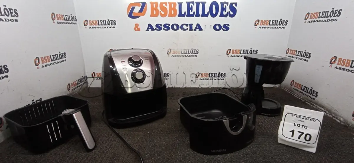 LOTE 170 - 01 AIR FRYER E 01 CAFETEIRA MARCA MONDIAL. (NO ESTADO) ATENÇÃO! FAZER A VISITAÇÃO ANTES DE ARREMATAR, NÃO SABEMOS SE FUNCIONA, LEILÃO NÃO TEM GARANTIA E NEM DEVOLUÇÃO, SUJEITO A POSSÍVEIS AVARIAS VISÍVEIS/OCULTAS E/OU AUSÊNCIA DE COMPONENTES.