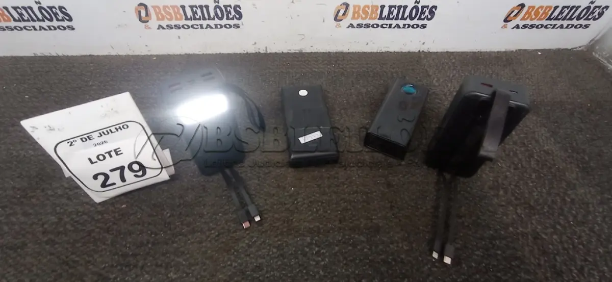 LOTE 279 - 04 POWER BANK DE MARCAS DIVERSAS. (NO ESTADO) ATENÇÃO! FAZER A VISITAÇÃO ANTES DE ARREMATAR, NÃO SABEMOS SE FUNCIONA, LEILÃO NÃO TEM GARANTIA E NEM DEVOLUÇÃO, SUJEITO A POSSÍVEIS AVARIAS VISÍVEIS/OCULTAS E/OU AUSÊNCIA DE COMPONENTES.