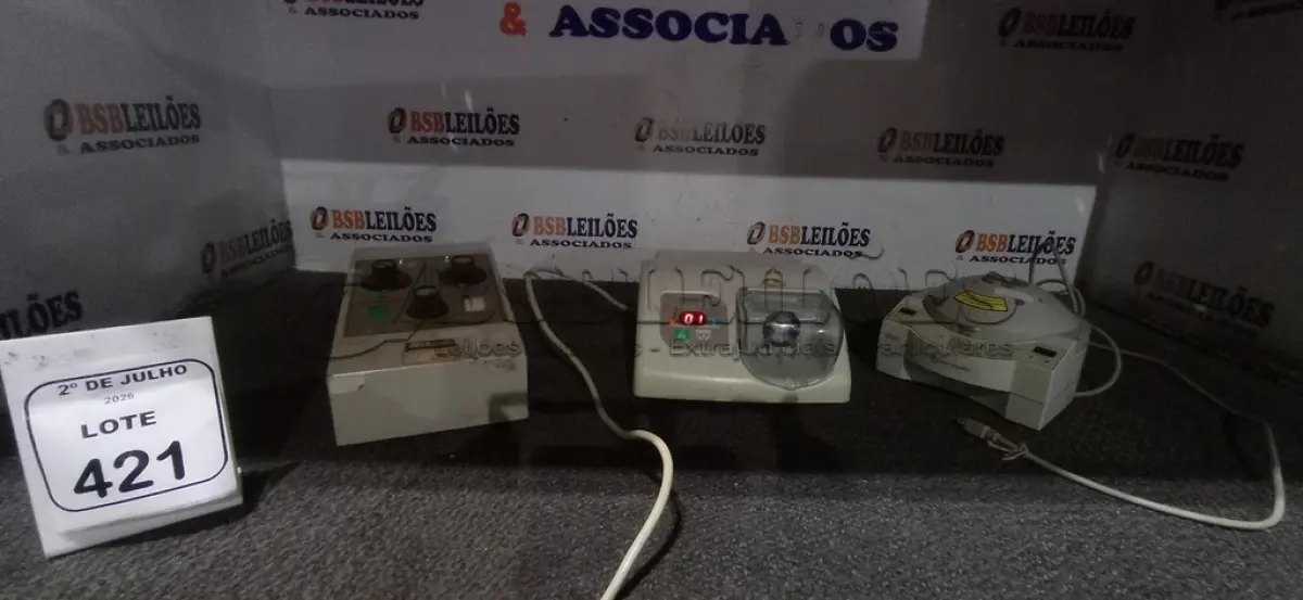 LOTE 421 - 01 CONTROLADOR DE FOTOMICROGRAFIA, 01 AMALGADOR E 01 MINI CENTRIFUGA. (NO ESTADO) ATENÇÃO! FAZER A VISITAÇÃO ANTES DE ARREMATAR, NÃO SABEMOS SE FUNCIONA, LEILÃO NÃO TEM GARANTIA E NEM DEVOLUÇÃO, SUJEITO A POSSÍVEIS AVARIAS VISÍVEIS/OCULTAS E/OU AUSÊNCIA DE COMPONENTES.