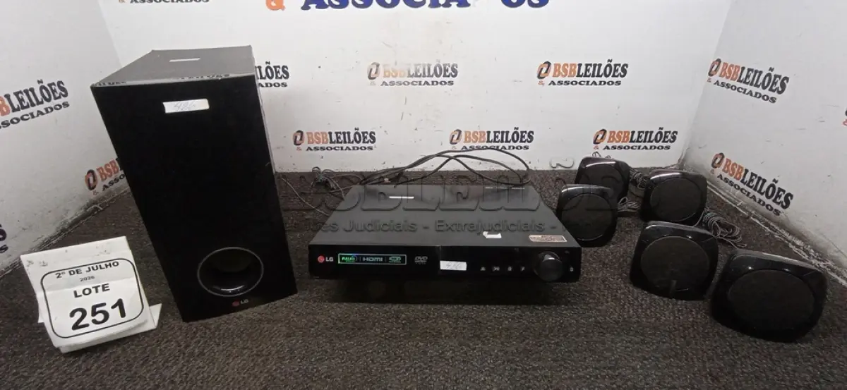 LOTE 251 - 01 HOME THEATER COM 06 CAIXAS MARCA LG. (NO ESTADO) ATENÇÃO! FAZER A VISITAÇÃO ANTES DE ARREMATAR, NÃO SABEMOS SE FUNCIONA, LEILÃO NÃO TEM GARANTIA E NEM DEVOLUÇÃO, SUJEITO A POSSÍVEIS AVARIAS VISÍVEIS/OCULTAS E/OU AUSÊNCIA DE COMPONENTES.