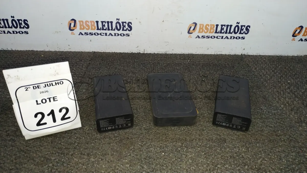 LOTE 212 - 03 POWER BANK DE MARCAS DIVERSAS. (NO ESTADO) ATENÇÃO! FAZER A VISITAÇÃO ANTES DE ARREMATAR, NÃO SABEMOS SE FUNCIONA, LEILÃO NÃO TEM GARANTIA E NEM DEVOLUÇÃO, SUJEITO A POSSÍVEIS AVARIAS VISÍVEIS/OCULTAS E/OU AUSÊNCIA DE COMPONENTES.