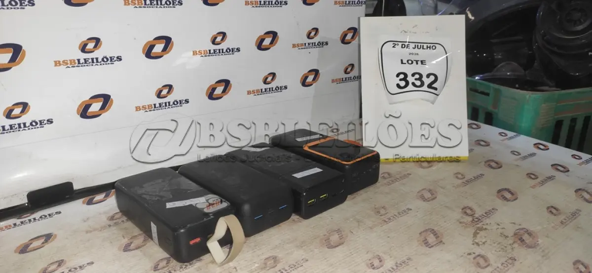 LOTE 332 - 04 POWER BANK DE MARCAS DIVERSAS. (NO ESTADO) ATENÇÃO! FAZER A VISITAÇÃO ANTES DE ARREMATAR, NÃO SABEMOS SE FUNCIONA, LEILÃO NÃO TEM GARANTIA E NEM DEVOLUÇÃO, SUJEITO A POSSÍVEIS AVARIAS VISÍVEIS/OCULTAS E/OU AUSÊNCIA DE COMPONENTES.
