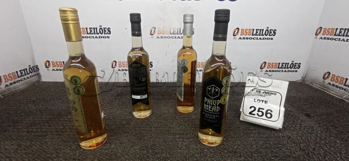 LOTE 256 - 04 GARRAFAS DE HIDROMEL DE 500ML DE SABORES DIVERSOS MARCA PHILIP MEAD. (NO ESTADO) ATENÇÃO! FAZER A VISITAÇÃO ANTES DE ARREMATAR, NÃO SABEMOS SE FUNCIONA, LEILÃO NÃO TEM GARANTIA E NEM DEVOLUÇÃO, SUJEITO A POSSÍVEIS AVARIAS VISÍVEIS/OCULTAS E/OU AUSÊNCIA DE COMPONENTES.