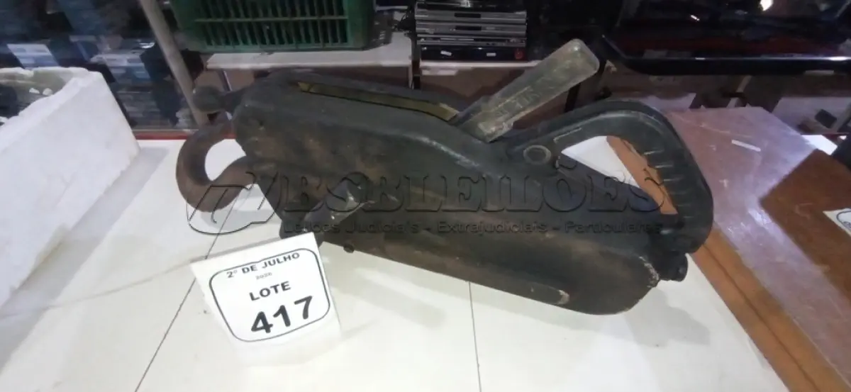 LOTE 417 - 01 GUINCHO. (NO ESTADO) ATENÇÃO! FAZER A VISITAÇÃO ANTES DE ARREMATAR, NÃO SABEMOS SE FUNCIONA, LEILÃO NÃO TEM GARANTIA E NEM DEVOLUÇÃO, SUJEITO A POSSÍVEIS AVARIAS VISÍVEIS/OCULTAS E/OU AUSÊNCIA DE COMPONENTES.