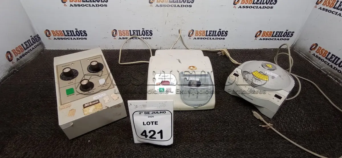 LOTE 421 - 01 CONTROLADOR DE FOTOMICROGRAFIA, 01 AMALGADOR E 01 MINI CENTRIFUGA. (NO ESTADO) ATENÇÃO! FAZER A VISITAÇÃO ANTES DE ARREMATAR, NÃO SABEMOS SE FUNCIONA, LEILÃO NÃO TEM GARANTIA E NEM DEVOLUÇÃO, SUJEITO A POSSÍVEIS AVARIAS VISÍVEIS/OCULTAS E/OU AUSÊNCIA DE COMPONENTES.