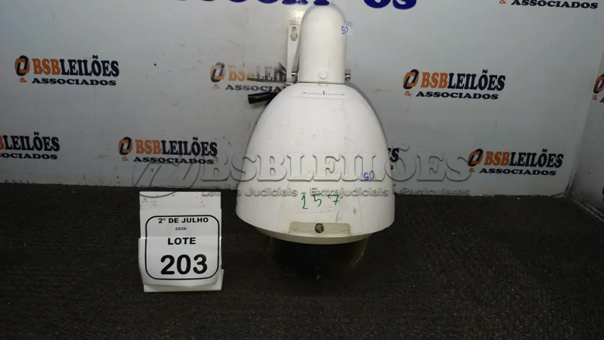 LOTE 203 - 01 CÂMERA DE MONITORAMENTO TIPO DOME MARCA HAKIVISION. (NO ESTADO) ATENÇÃO! FAZER A VISITAÇÃO ANTES DE ARREMATAR, NÃO SABEMOS SE FUNCIONA, LEILÃO NÃO TEM GARANTIA E NEM DEVOLUÇÃO, SUJEITO A POSSÍVEIS AVARIAS VISÍVEIS/OCULTAS E/OU AUSÊNCIA DE COMPONENTES.