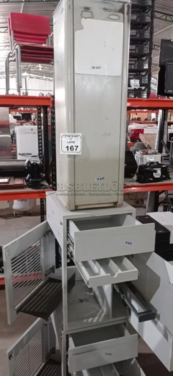 LOTE 167 - 01 BEBEDOURO DE COLUNA E 02 ARMÁRIOS BAIXOS COM 01 GAVETA E SUPORTE PARA CPU EM MADEIRA. (NO ESTADO) ATENÇÃO! FAZER A VISITAÇÃO ANTES DE ARREMATAR, NÃO SABEMOS SE FUNCIONA, LEILÃO NÃO TEM GARANTIA E NEM DEVOLUÇÃO, SUJEITO A POSSÍVEIS AVARIAS VISÍVEIS/OCULTAS E/OU AUSÊNCIA DE COMPONENTES.