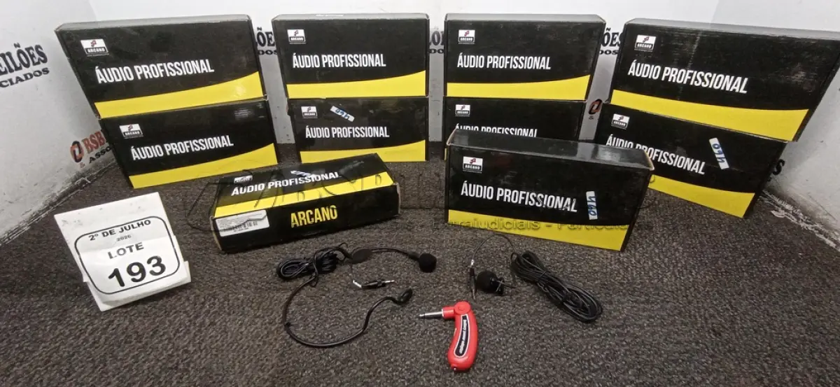 LOTE 193 - 10 MICROFONES AURICULARES COM MICROFONE DE LAPELA MARCA ARCANO. (NO ESTADO) ATENÇÃO! FAZER A VISITAÇÃO ANTES DE ARREMATAR, NÃO SABEMOS SE FUNCIONA, LEILÃO NÃO TEM GARANTIA E NEM DEVOLUÇÃO, SUJEITO A POSSÍVEIS AVARIAS VISÍVEIS/OCULTAS E/OU AUSÊNCIA DE COMPONENTES.