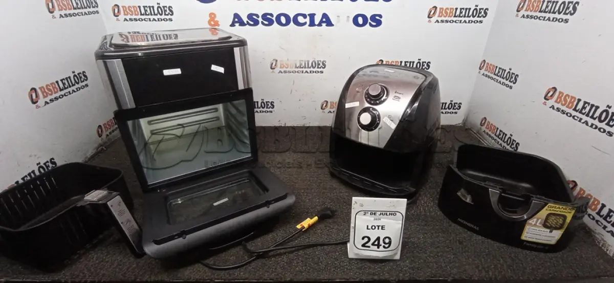 LOTE 249 - 01 AIR FRYER/FORNO 12L 220V MARCA MONDIAL E 01 AIR FRYER 220V MARCA MONDIAL. (NO ESTADO) ATENÇÃO! FAZER A VISITAÇÃO ANTES DE ARREMATAR, NÃO SABEMOS SE FUNCIONA, LEILÃO NÃO TEM GARANTIA E NEM DEVOLUÇÃO, SUJEITO A POSSÍVEIS AVARIAS VISÍVEIS/OCULTAS E/OU AUSÊNCIA DE COMPONENTES.