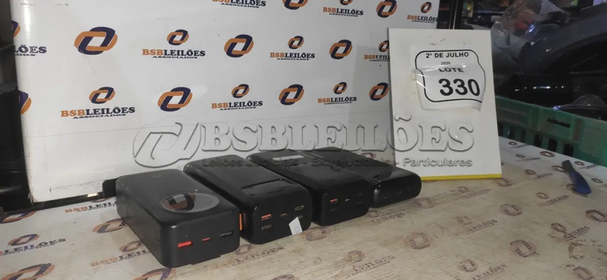 LOTE 330 - 04 POWER BANK DE MARCAS DIVERSAS. (NO ESTADO) ATENÇÃO! FAZER A VISITAÇÃO ANTES DE ARREMATAR, NÃO SABEMOS SE FUNCIONA, LEILÃO NÃO TEM GARANTIA E NEM DEVOLUÇÃO, SUJEITO A POSSÍVEIS AVARIAS VISÍVEIS/OCULTAS E/OU AUSÊNCIA DE COMPONENTES.