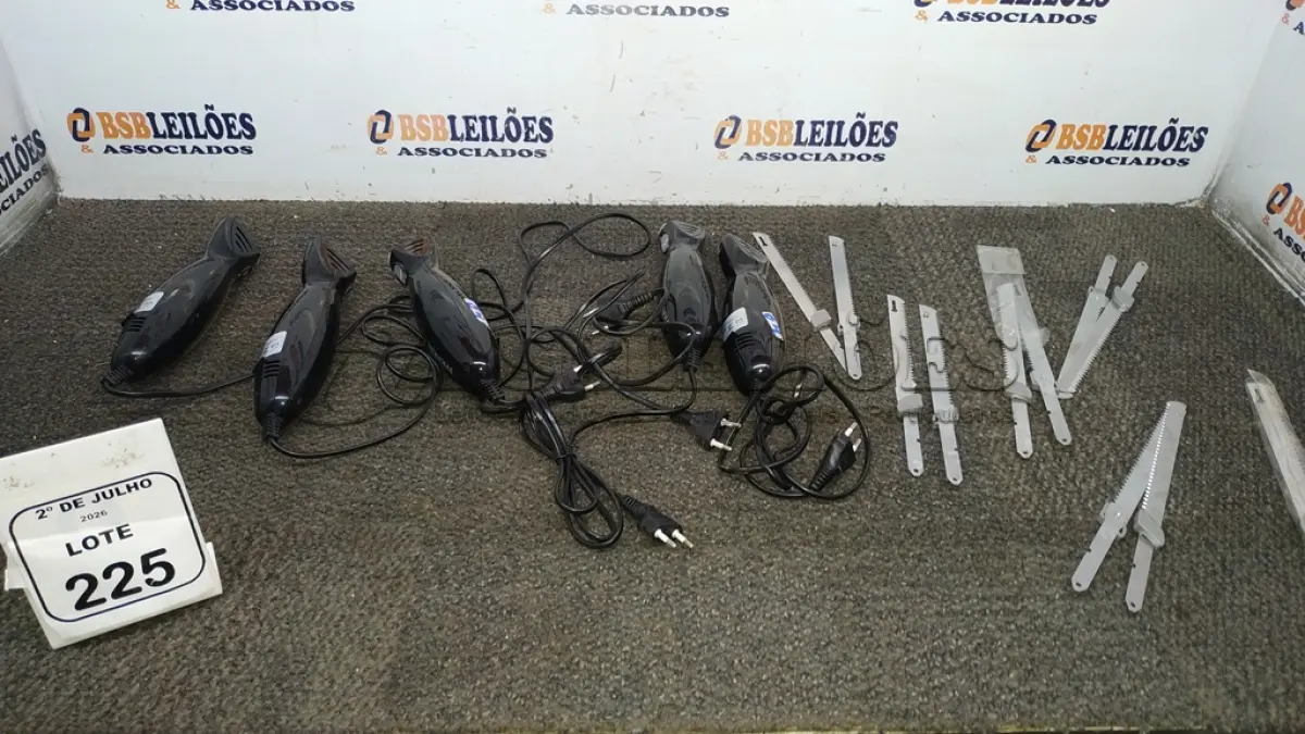 LOTE 225 - 04 FACAS ELÉTRICAS MARCA MONDIAL. (NO ESTADO) ATENÇÃO! FAZER A VISITAÇÃO ANTES DE ARREMATAR, NÃO SABEMOS SE FUNCIONA, LEILÃO NÃO TEM GARANTIA E NEM DEVOLUÇÃO, SUJEITO A POSSÍVEIS AVARIAS VISÍVEIS/OCULTAS E/OU AUSÊNCIA DE COMPONENTES.