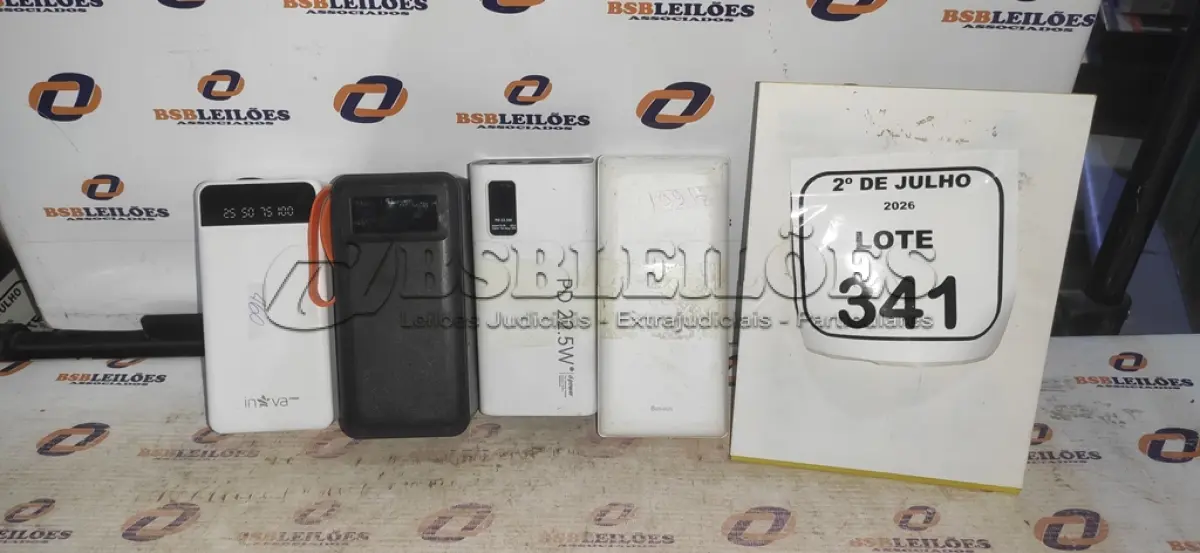 LOTE 341 - 04 POWER BANK DE MARCAS DIVERSAS. (NO ESTADO) ATENÇÃO! FAZER A VISITAÇÃO ANTES DE ARREMATAR, NÃO SABEMOS SE FUNCIONA, LEILÃO NÃO TEM GARANTIA E NEM DEVOLUÇÃO, SUJEITO A POSSÍVEIS AVARIAS VISÍVEIS/OCULTAS E/OU AUSÊNCIA DE COMPONENTES.