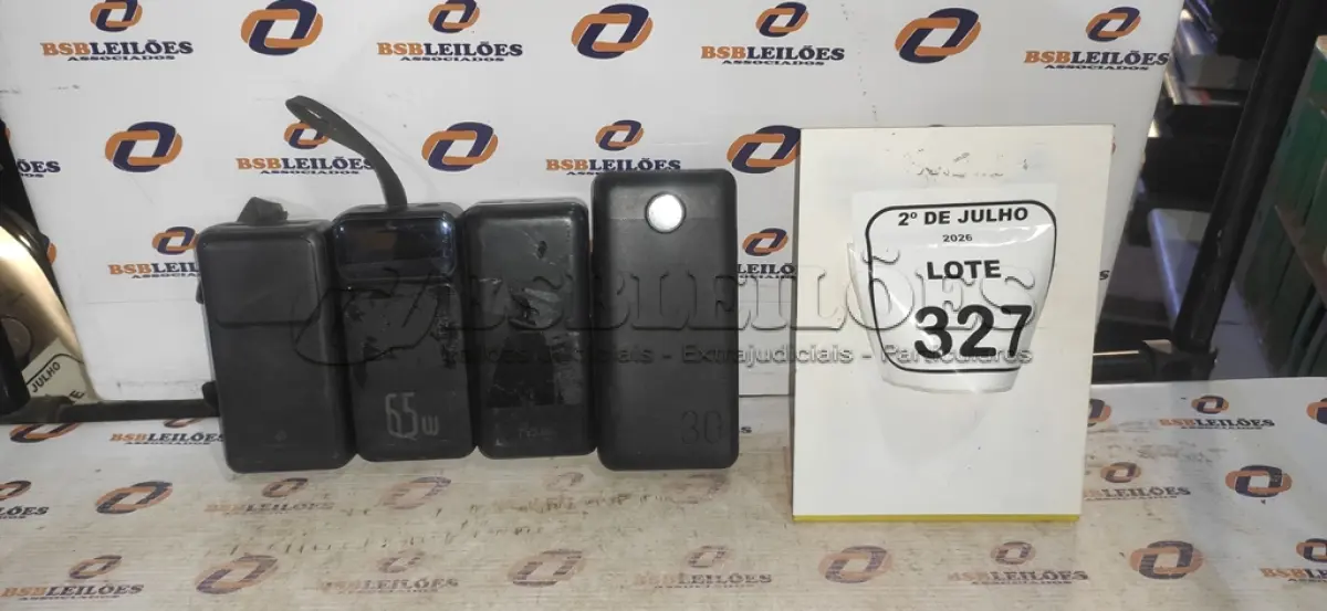 LOTE 327 - 04 POWER BANK DE MARCAS DIVERSAS. (NO ESTADO) ATENÇÃO! FAZER A VISITAÇÃO ANTES DE ARREMATAR, NÃO SABEMOS SE FUNCIONA, LEILÃO NÃO TEM GARANTIA E NEM DEVOLUÇÃO, SUJEITO A POSSÍVEIS AVARIAS VISÍVEIS/OCULTAS E/OU AUSÊNCIA DE COMPONENTES.